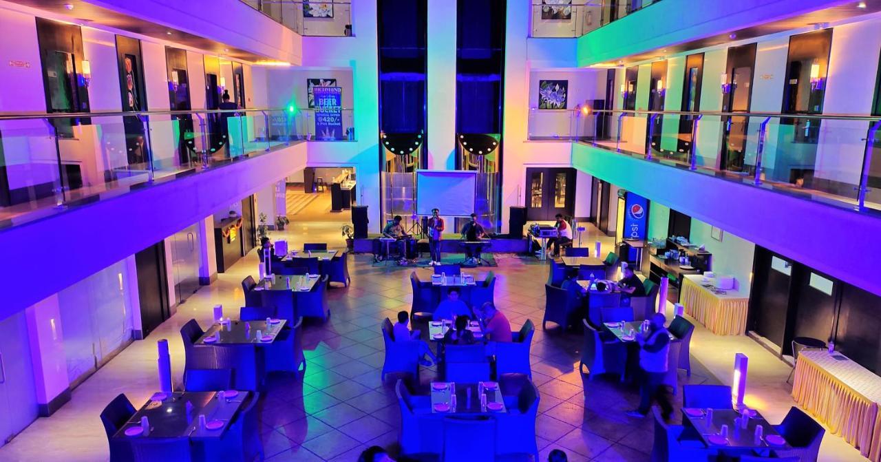 Hotel Grand Visava Лонавала Экстерьер фото