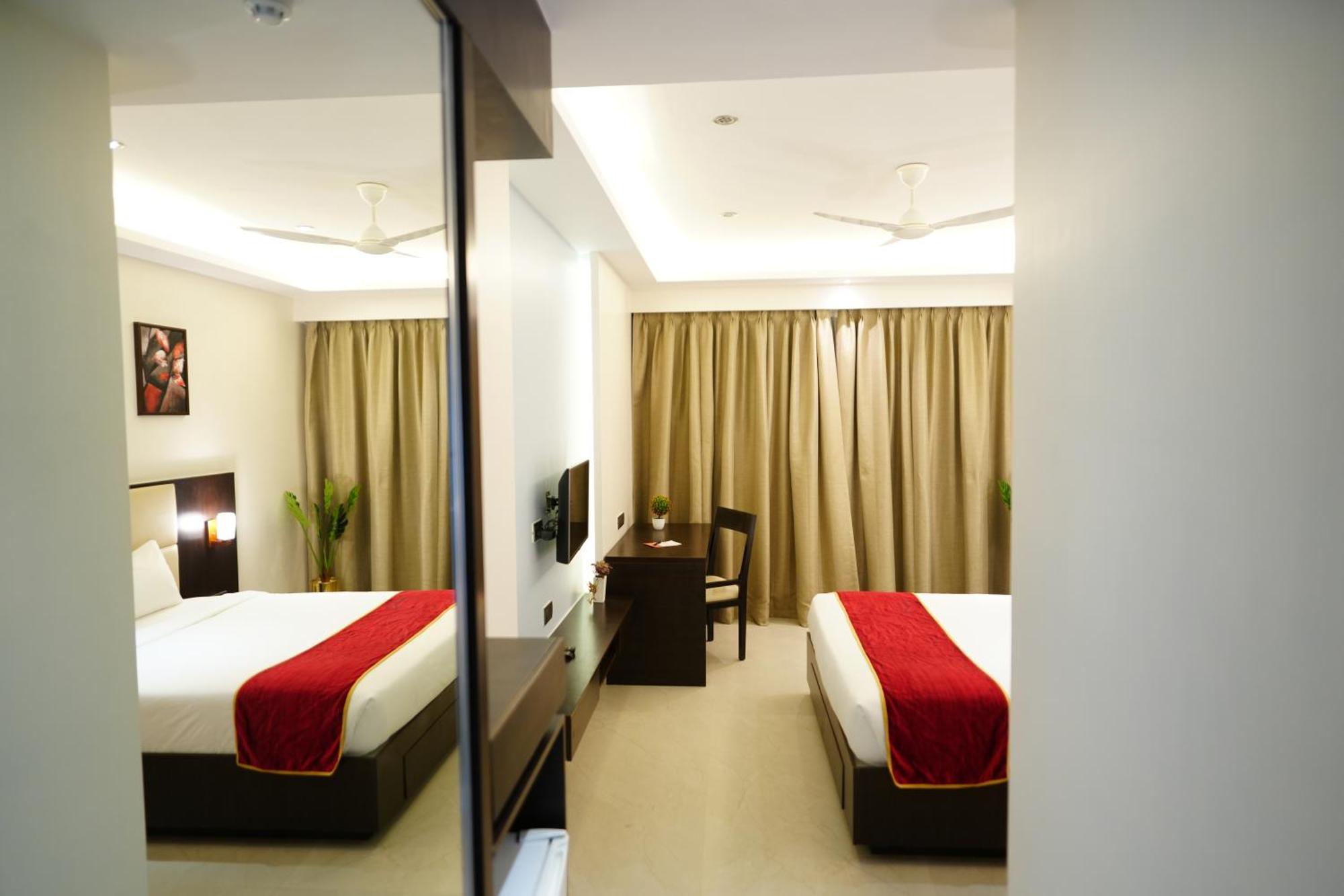 Hotel Grand Visava Лонавала Экстерьер фото