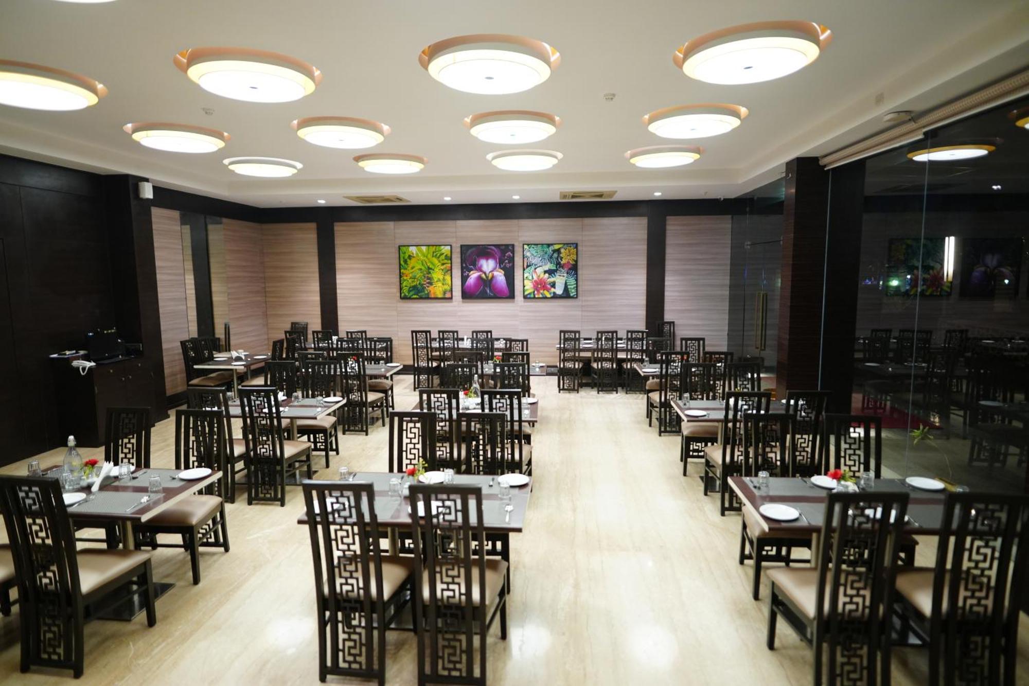 Hotel Grand Visava Лонавала Экстерьер фото