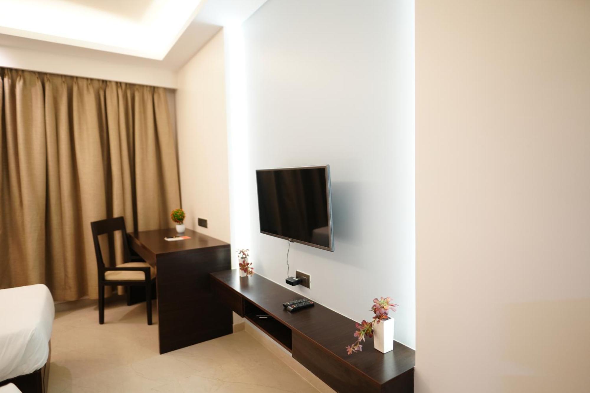 Hotel Grand Visava Лонавала Экстерьер фото