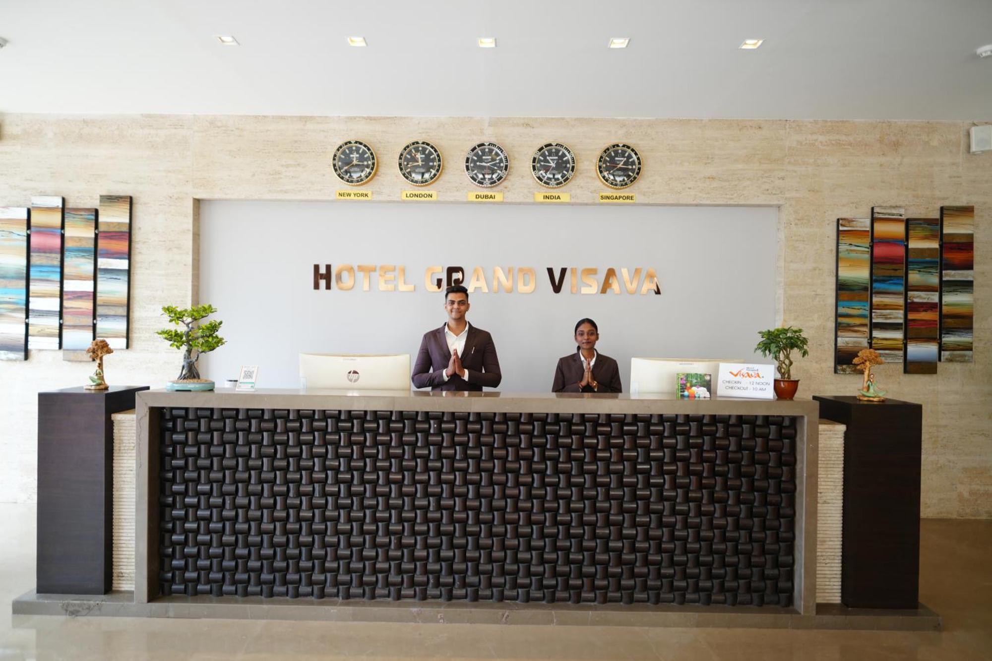 Hotel Grand Visava Лонавала Экстерьер фото