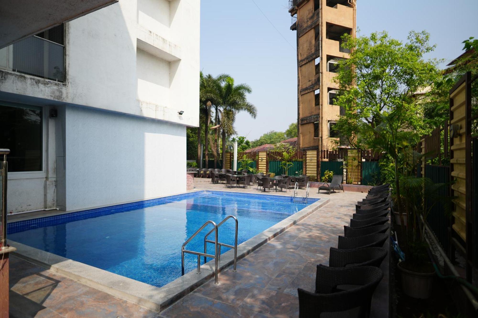 Hotel Grand Visava Лонавала Экстерьер фото