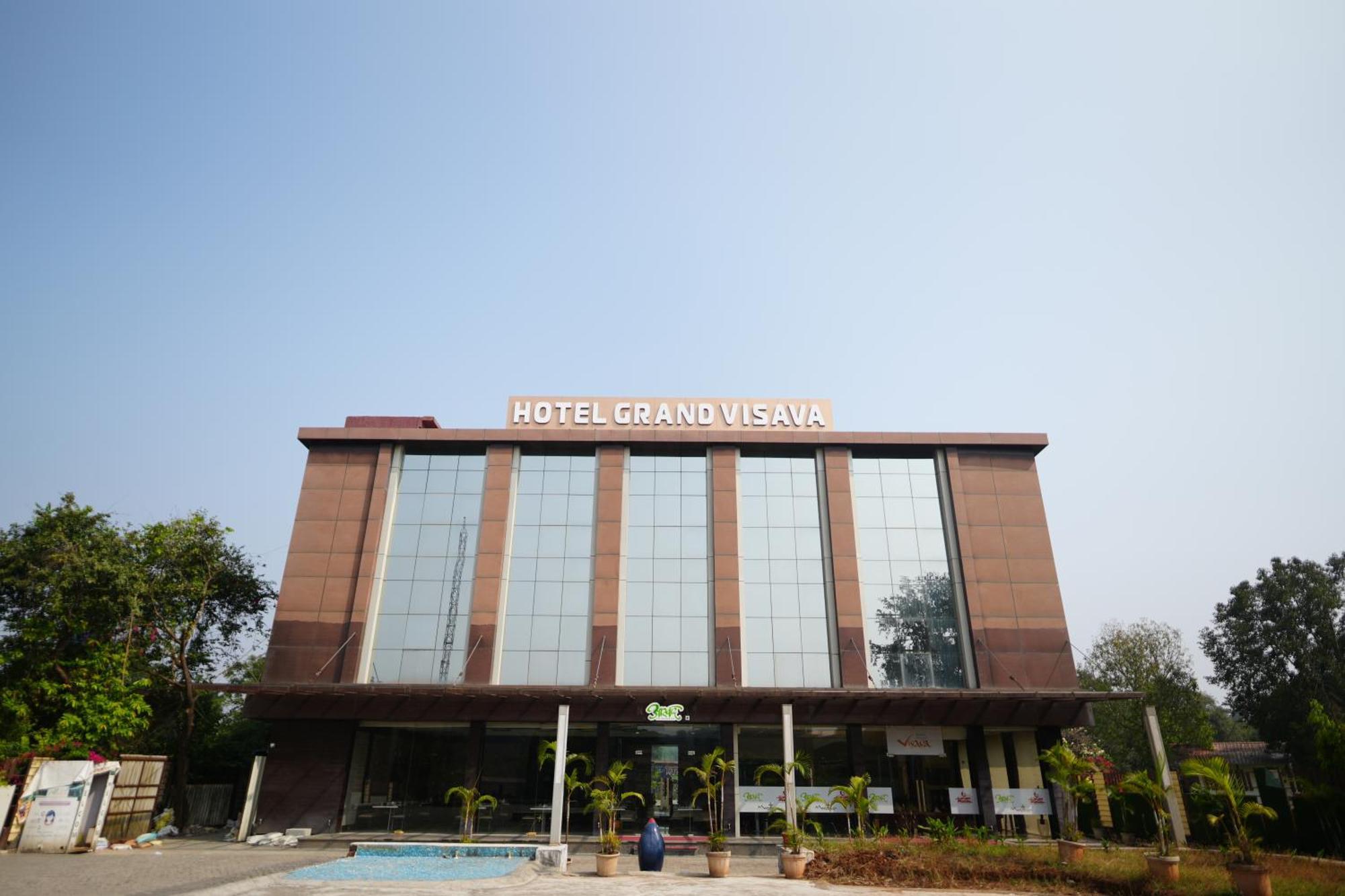 Hotel Grand Visava Лонавала Экстерьер фото