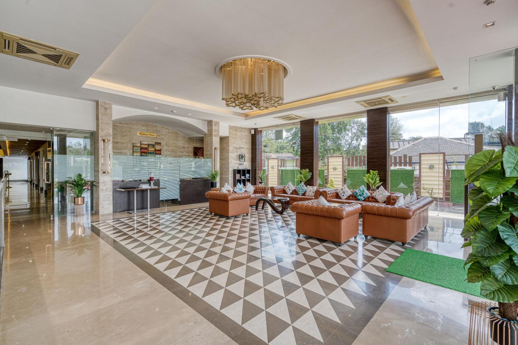Hotel Grand Visava Лонавала Экстерьер фото