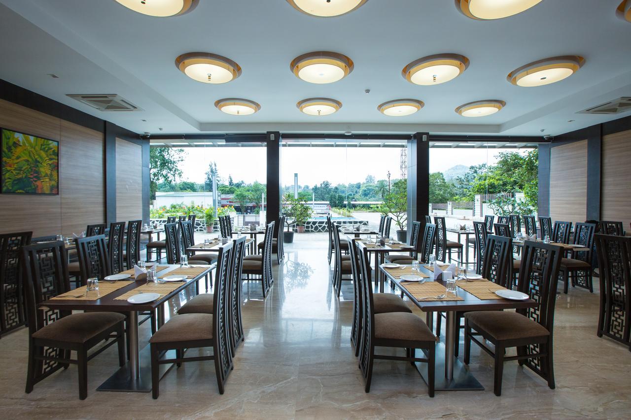 Hotel Grand Visava Лонавала Экстерьер фото