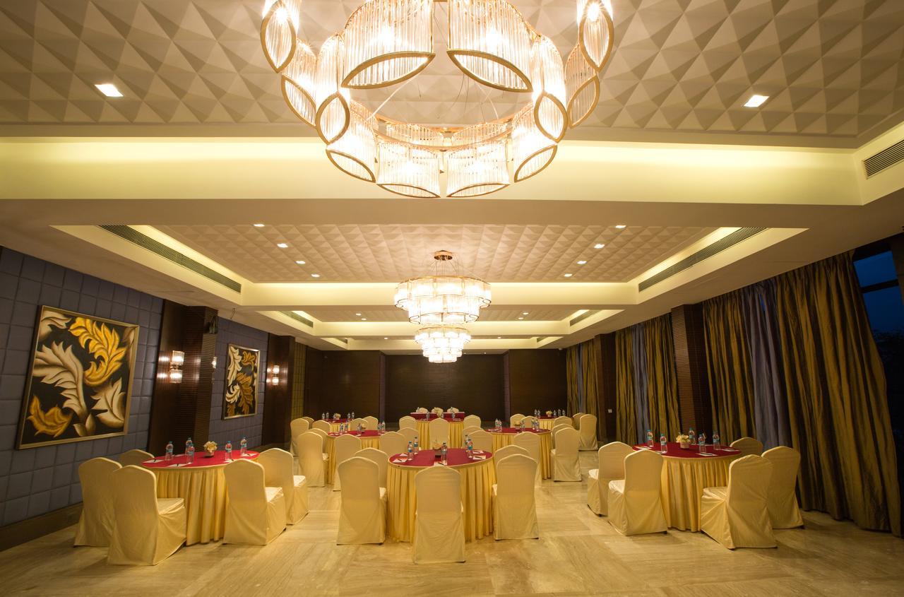 Hotel Grand Visava Лонавала Экстерьер фото
