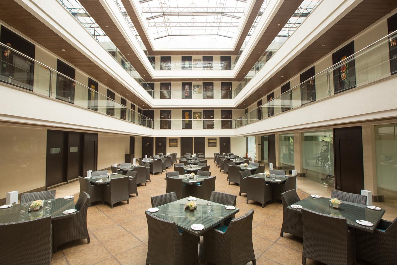 Hotel Grand Visava Лонавала Экстерьер фото